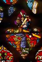 17 Jésus porte sa croix