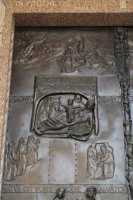 010 Nativité - Porte de bronze de la basilique de Nazareth
