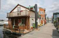 086 Maison flottante