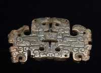 217 Ornement avec 2 têtes de dragon & Phénix - Printemps & Automne (6°s.-476) Jade