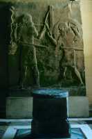 582 Korsabad, autel et bas relief du palais de Sargon