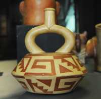 79 Bouteille - Moche (0-200)