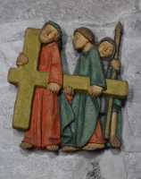 44 Simon de Cyrène aide Jésus à porter sa croix (Chemin de croix)