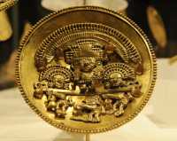 108 Boucle d'oreille - Feuille d'or - Pérou Chimu (12°-15°s)