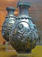 63 Vignes et scènes de chasse - Argent doré sassanide (± 500 a.d.) *