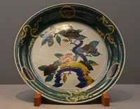 116 Plat émaillé de type Kokutani gosai-de - Imari (Période Edo - 17°s)