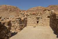 12 Salle nord-ouest où étaient enterrées 3 jarres contenaient 540 pièces d'argent