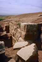 663 Bases de pierre de la porte Holzi