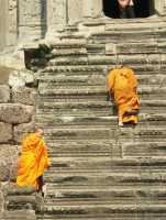 27-Moines & escalier