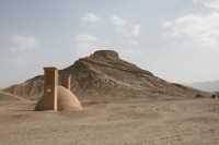 080 Tour du silence et citerne au 1° plan *