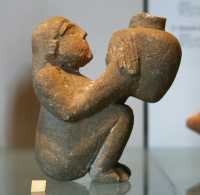043 - Statuette 3300-3100
