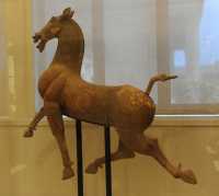 149 Cheval en terre cuite - Mobilier funéraire - Han de l'Est (25-220)