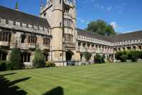 22 - Magdalen, Cloître