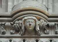 21 Nef (1° travée - Nord) Femme voilée