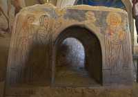 16 Stèle de Bethphagé (12°s) Jésus, Marthe et Marie (reconstituées)