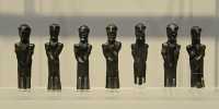 022 Sept figurines de pleureuses - Terre cuite (± 660) Tombe Regolini-Galassi