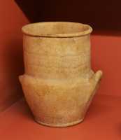 28 Récipient en terre cuite