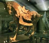 86 - Chine (± 750) Cheval en terre cuite