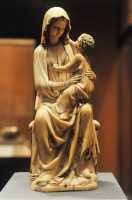 61 Ivoire - Vierge & enfant (Paris 1270)