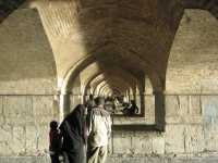 14 ter  Ispahan Pont Khaju Sous le pont