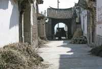 08 Porte du village