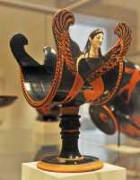 251 Support pour des offrandes sur un modèle étrusque - Attique - Figures noires - Sphinx (520±)