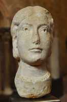 24 Tête féminine - Abbaye de Gellone (12°s)
