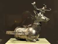 4 Cerf - Poignée de récipient en argent - Sous l'empire Hittite (15°-13° siècles)