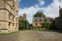 12 - Magdalen, Entrée