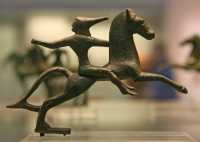 181 - Amazone étrusco-campanienne (± 500) tirant de l'arc vers l'arrière