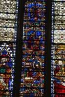 47 Vitrail - Pierre libéré de sa prison, martyre de Pierre