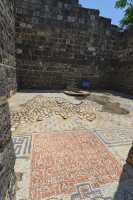 16 Kursi - Baptistère et inscription le dédiant à Stephanos, abbé à l'époque de l'empereur Mauricius (fin du 6° s.)