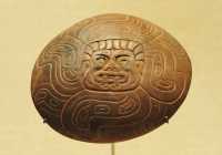 085 Assiette sculptée - Pérou Chancay-Chavin (9°-2°s. BC)