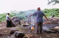394 Finca El Baul tête colossale dans la forêt rites chamaniques
