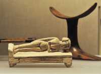 050 Lit & oreiller en bois (Lisht 12° dynastie)