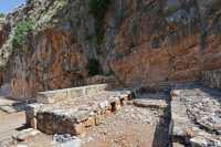 27 Tombes des chèvres sacrées (leurs ossements étaient dans les niches rectangulaires sous le sol)