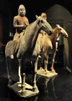 099 Cavaliers - Poterie peinte - Tang (618-907)
