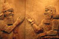 599 Sargon II accueillant un dignitaire