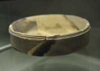 12 Récipient en terre cuite