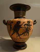 086 Dispute entre Apollon et Héraclès - Vase à ransporter de l'eau (± 520) Athènes - Figures noires