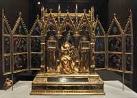 59 Reliquaire - Début du livre de Néhémie (France 1340)