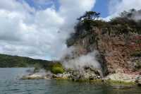 139 Fumerolles sur la rive du lac Rotomahana B