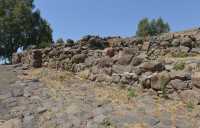 09 Route pavée (au 10°s. BC) longeant le rempart et conduisant vers la porte de la ville