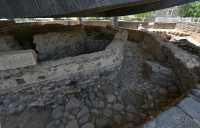 71 Sol du village galiléen sous l'église byzantine octogonale du 4°s. à l'emplacement de la maison de Pierre - Sol ancien en galets de basalte.