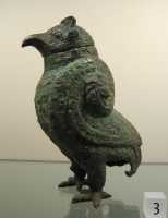32 - Chine, Dyn. Shang (1250-1050) - Récipient à vin en forme de chouette