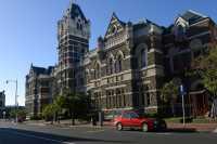 09 Bâtiment de style flamand en face de la gare de Dunedin 