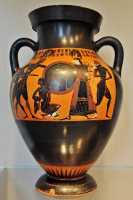 221 Jarre - Attique - Figures noires - Rapt par Ajax de Cassandre fille de Priam réfugiée près de la statue d'Athéna (540±)