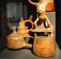 80 Bouteille double surmontée d'un animal