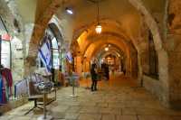 15 Boutiques modernes dans les boutiques anciennes du Cardo