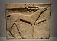 085 Cerf - Décor de lit funéraire (6°s) Tombe des chiens